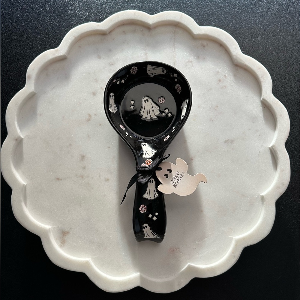 White Ghost & Flower Patterned Spoon Rest